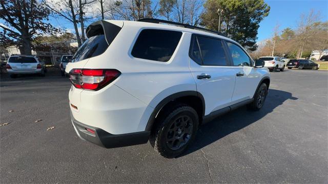 new 2025 Honda Pilot car, priced at $51,555