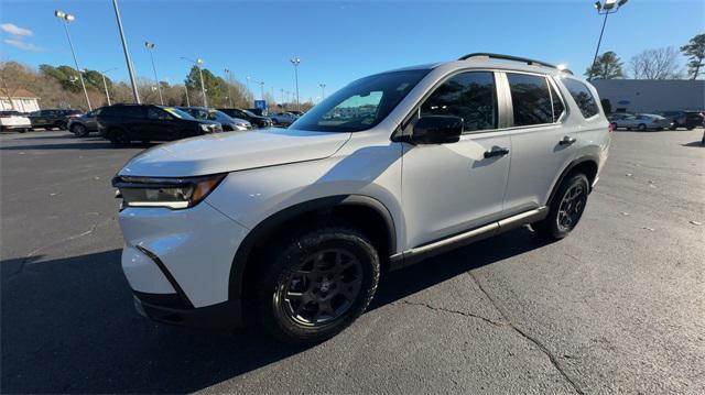 new 2025 Honda Pilot car, priced at $51,555