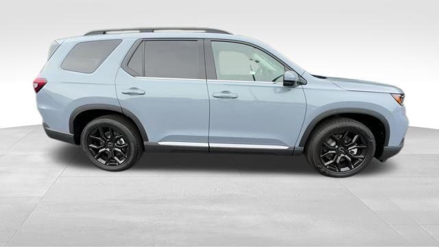 new 2025 Honda Pilot car, priced at $49,814