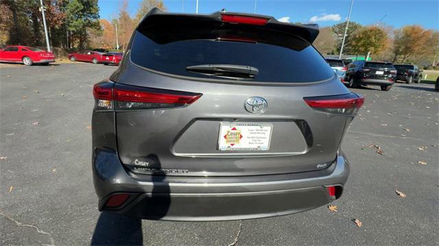 used 2023 Toyota Highlander car, priced at $39,400