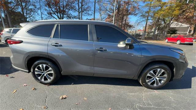 used 2023 Toyota Highlander car, priced at $39,400