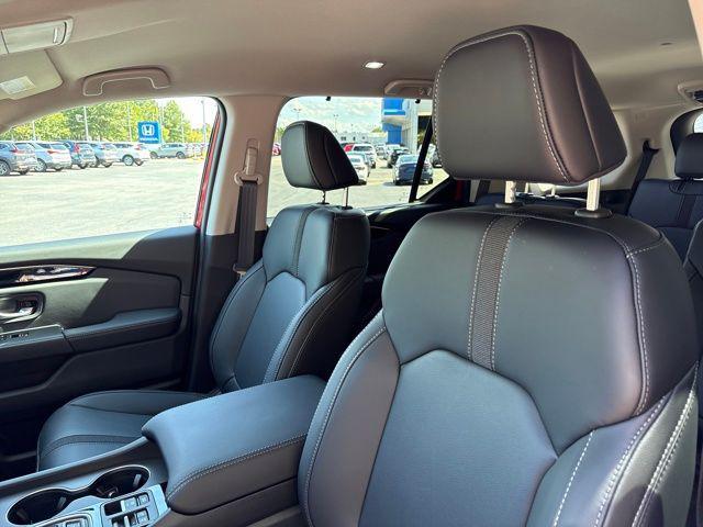 new 2025 Honda Pilot car, priced at $47,550