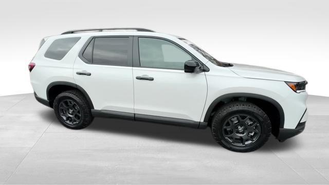new 2025 Honda Pilot car, priced at $50,330