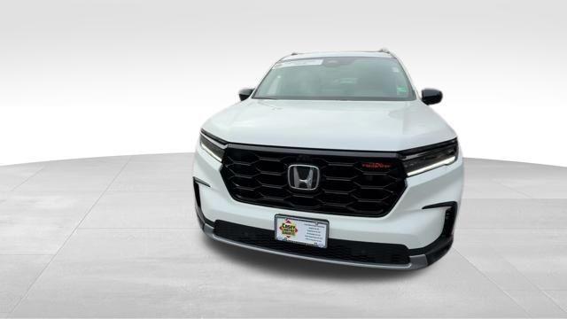 new 2025 Honda Pilot car, priced at $50,330