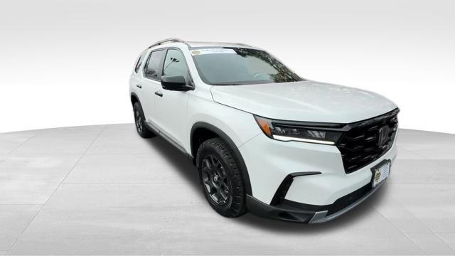 new 2025 Honda Pilot car, priced at $50,330