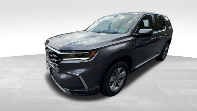 new 2025 Honda Pilot car, priced at $47,095