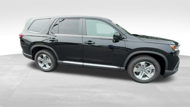 new 2025 Honda Pilot car, priced at $45,995