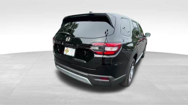 new 2025 Honda Pilot car, priced at $45,995