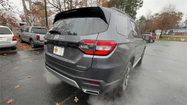 new 2025 Honda Pilot car, priced at $50,995