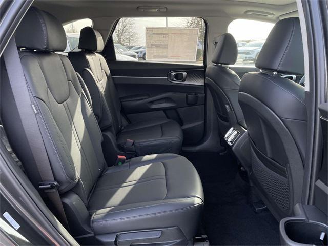 new 2025 Kia Sorento Hybrid car, priced at $39,898