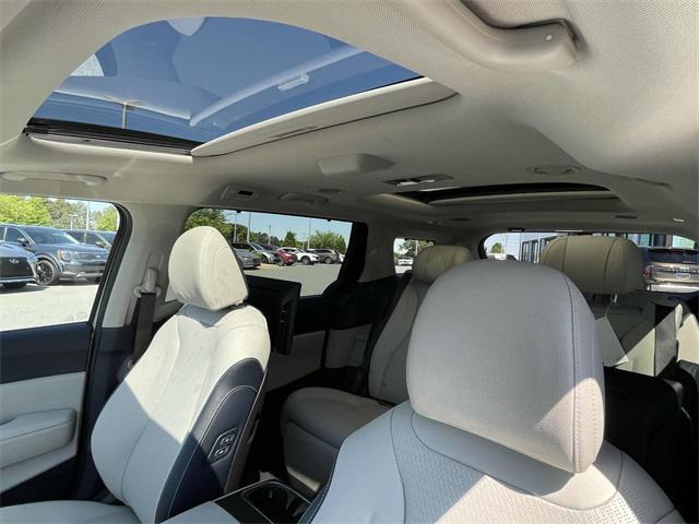 new 2025 Kia Carnival Hybrid car, priced at $55,529