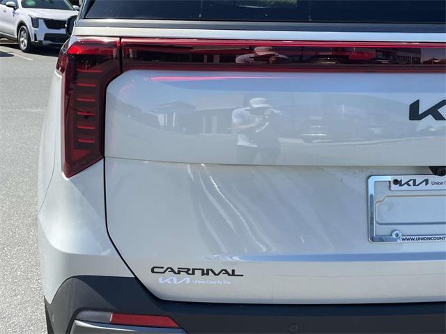 new 2025 Kia Carnival Hybrid car, priced at $55,529