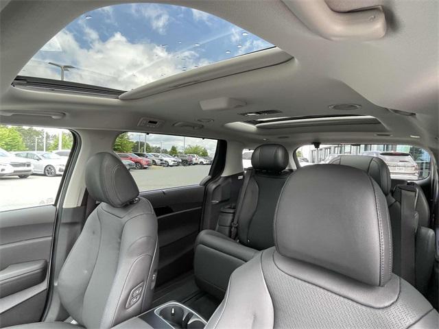 new 2025 Kia Carnival Hybrid car, priced at $54,544