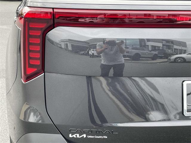 new 2025 Kia Carnival Hybrid car, priced at $53,054