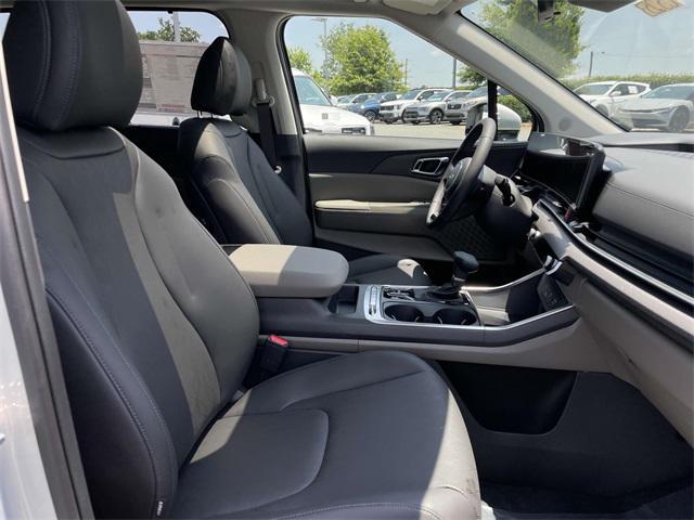 new 2025 Kia Carnival car, priced at $46,362