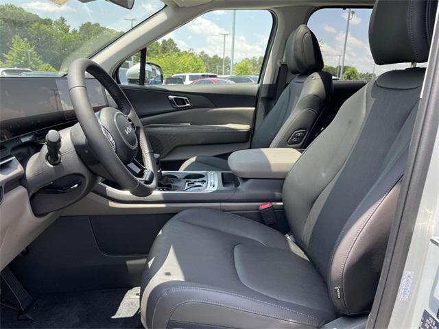 new 2025 Kia Carnival car, priced at $46,362