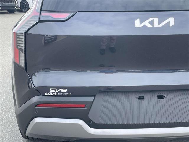 new 2025 Kia EV9 car, priced at $56,370