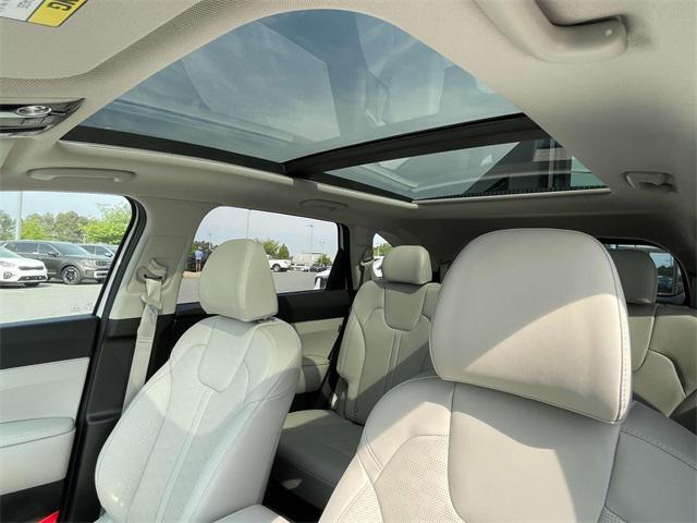 new 2025 Kia Sorento car, priced at $35,992