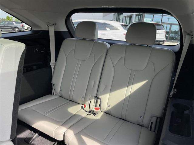 new 2025 Kia Sorento car, priced at $35,992