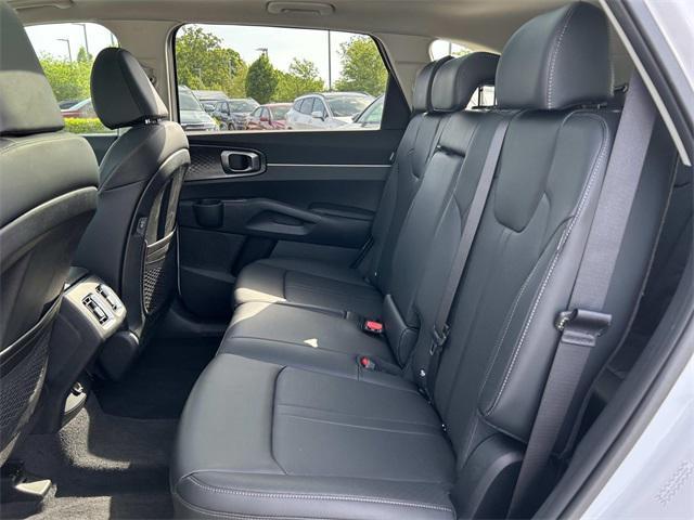 new 2025 Kia Sorento car, priced at $35,992