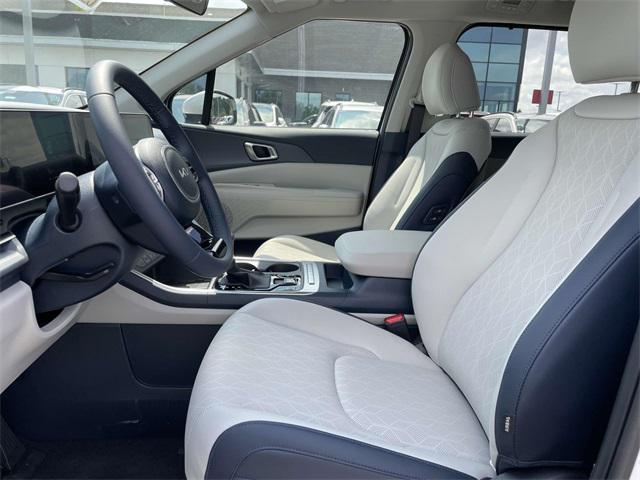 new 2025 Kia Carnival car, priced at $40,695