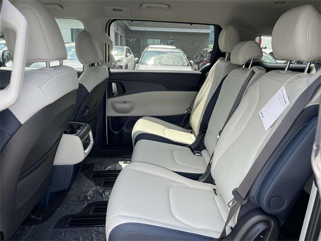 new 2025 Kia Carnival car, priced at $40,695