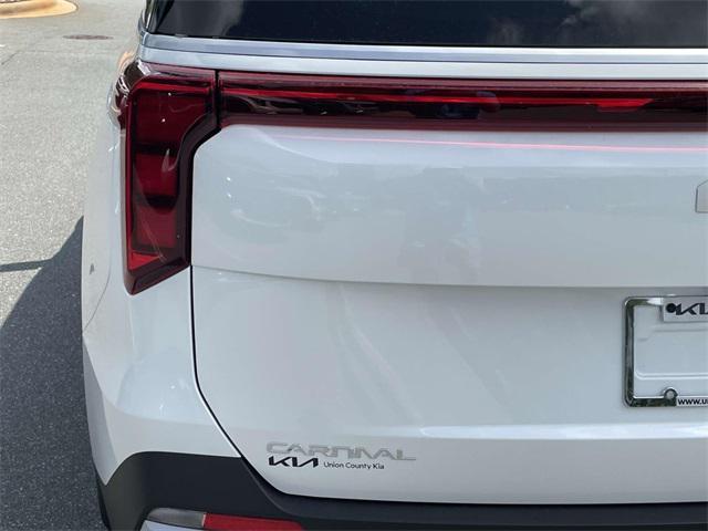 new 2025 Kia Carnival car, priced at $40,695