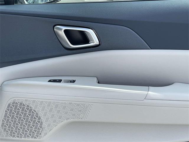 new 2025 Kia Carnival car, priced at $40,695