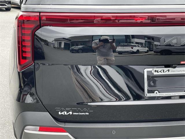 new 2025 Kia Carnival Hybrid car, priced at $53,544