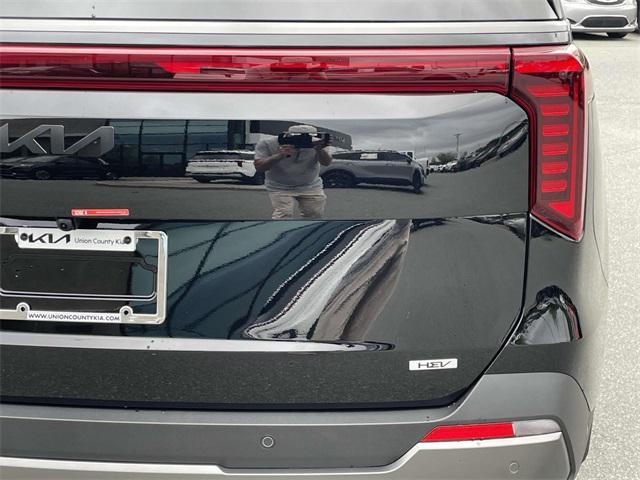 new 2025 Kia Carnival Hybrid car, priced at $53,544