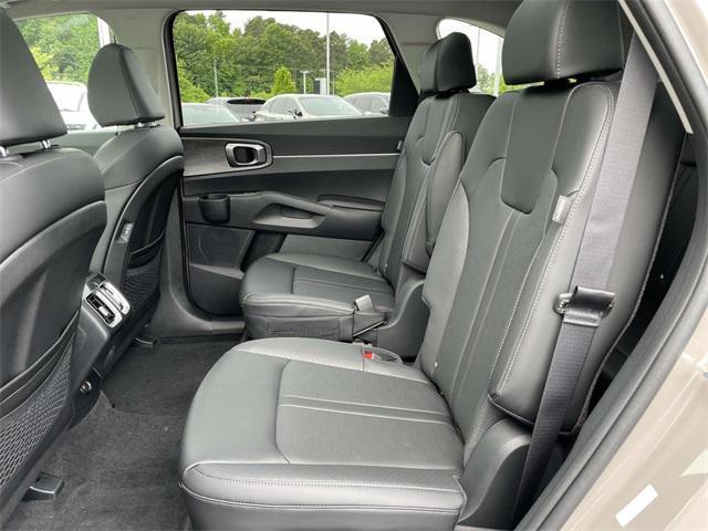 new 2025 Kia Sorento car, priced at $40,049