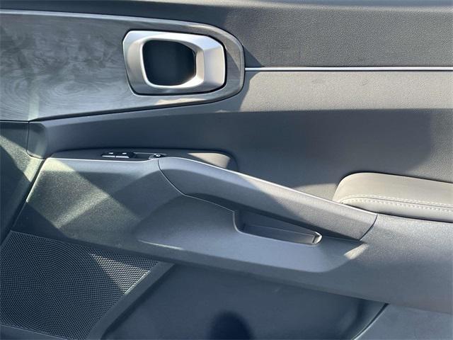 new 2025 Kia Sorento car, priced at $40,513