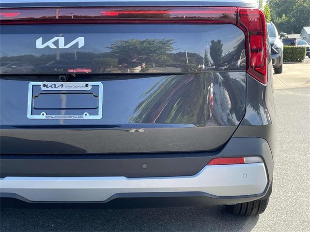 new 2025 Kia Carnival car, priced at $38,260