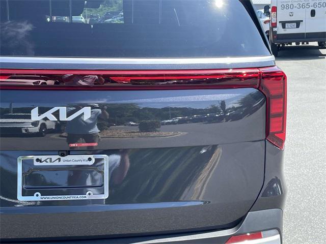 new 2025 Kia Carnival car, priced at $38,410