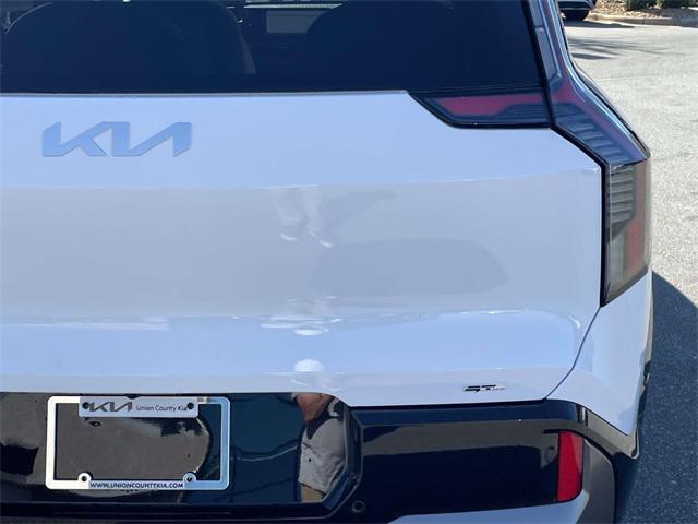 new 2026 Kia EV9 car, priced at $63,680