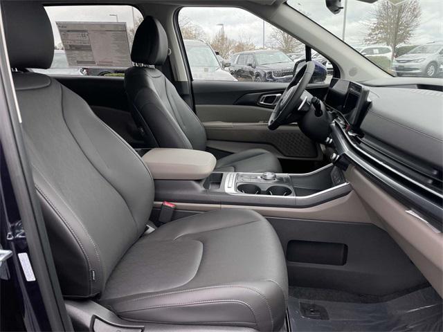 new 2025 Kia Carnival Hybrid car, priced at $41,075