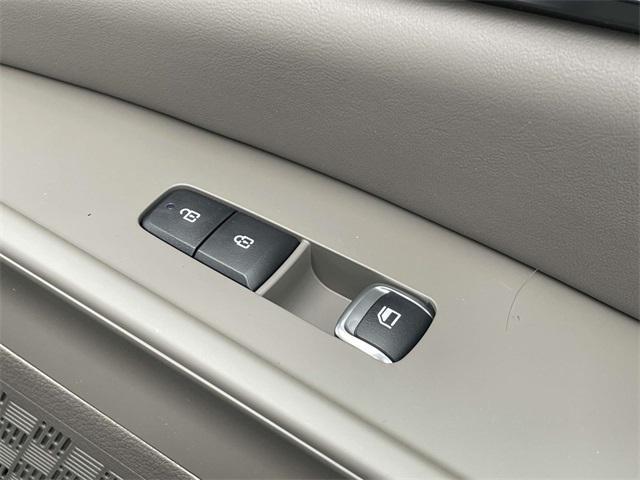 new 2025 Kia Carnival Hybrid car, priced at $41,075
