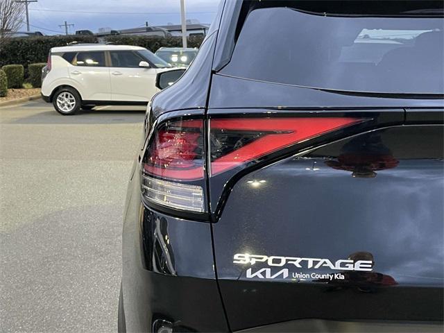 new 2025 Kia Sportage Hybrid car, priced at $33,690