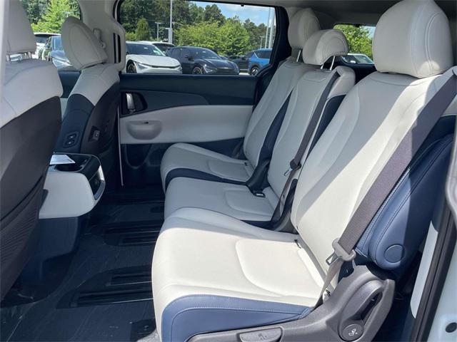 new 2025 Kia Carnival car, priced at $40,670