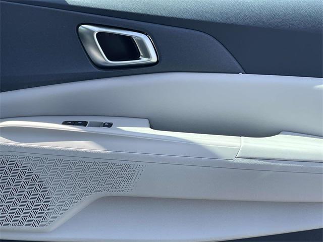 new 2025 Kia Carnival car, priced at $40,670
