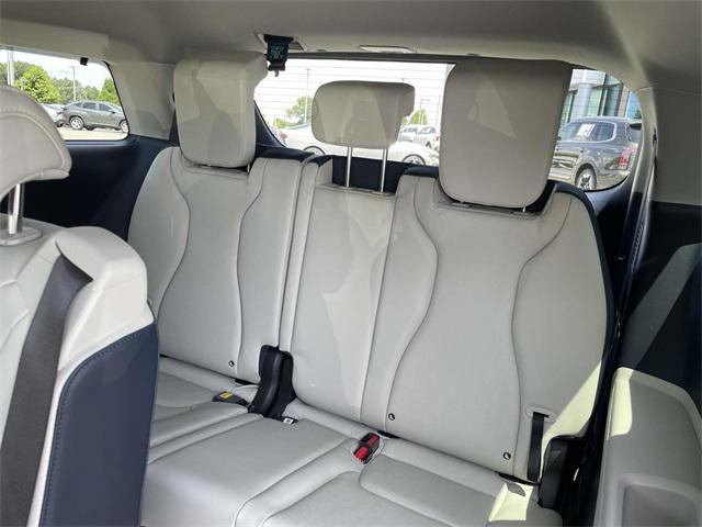new 2025 Kia Carnival car, priced at $40,670