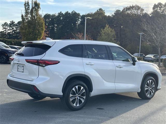 used 2020 Toyota Highlander car, priced at $27,900