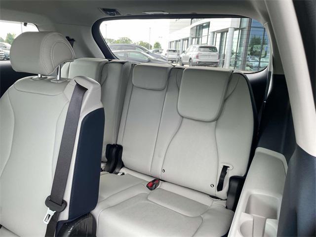 new 2025 Kia Carnival car, priced at $42,628