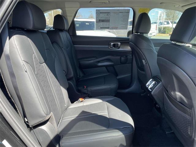 new 2025 Kia Sorento Hybrid car, priced at $38,116