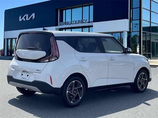 new 2025 Kia Soul car, priced at $25,606