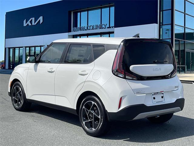 new 2025 Kia Soul car, priced at $25,606
