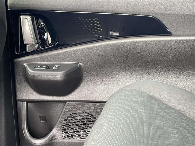 new 2026 Kia Carnival Hybrid car, priced at $53,871