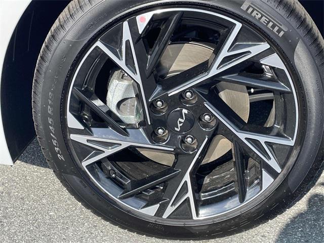 new 2025 Kia K5 car, priced at $30,327