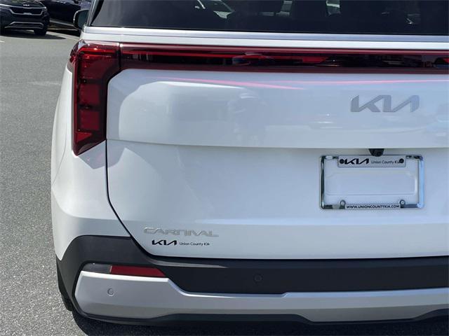 new 2025 Kia Carnival car, priced at $40,695
