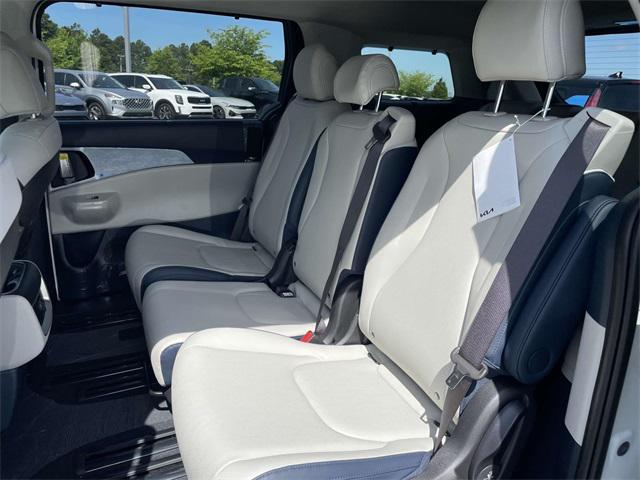 new 2025 Kia Carnival car, priced at $40,695